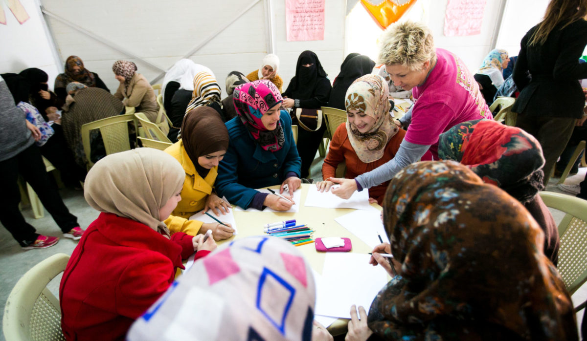 Dr. Sarah teaching at Zaatari Refugee Camp (1)